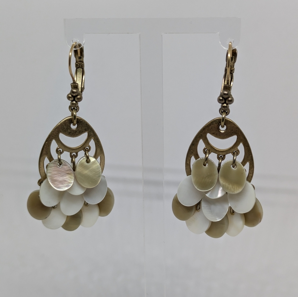 Liz Claiborne Vintage Boho Dangle Earrings Faux Shell Lever Back Wire White Tan